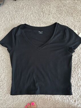 No boundaries V neck tee. S